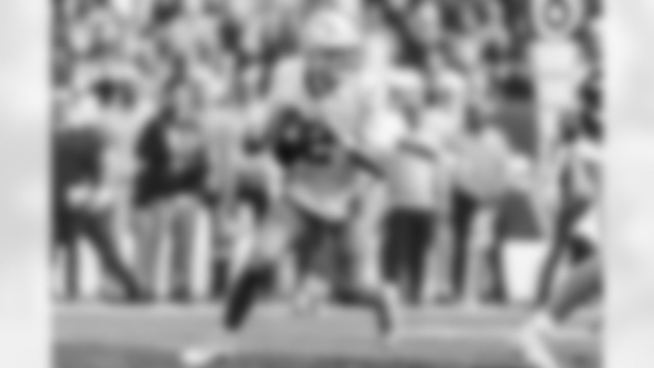 The Los Angeles Chargers play the Denver Broncos on Sunday, December 31, 2023 at Empower Field at Mile High in Denver, CO.
[FINAL SCORE: DEN 16 - LAC 9]