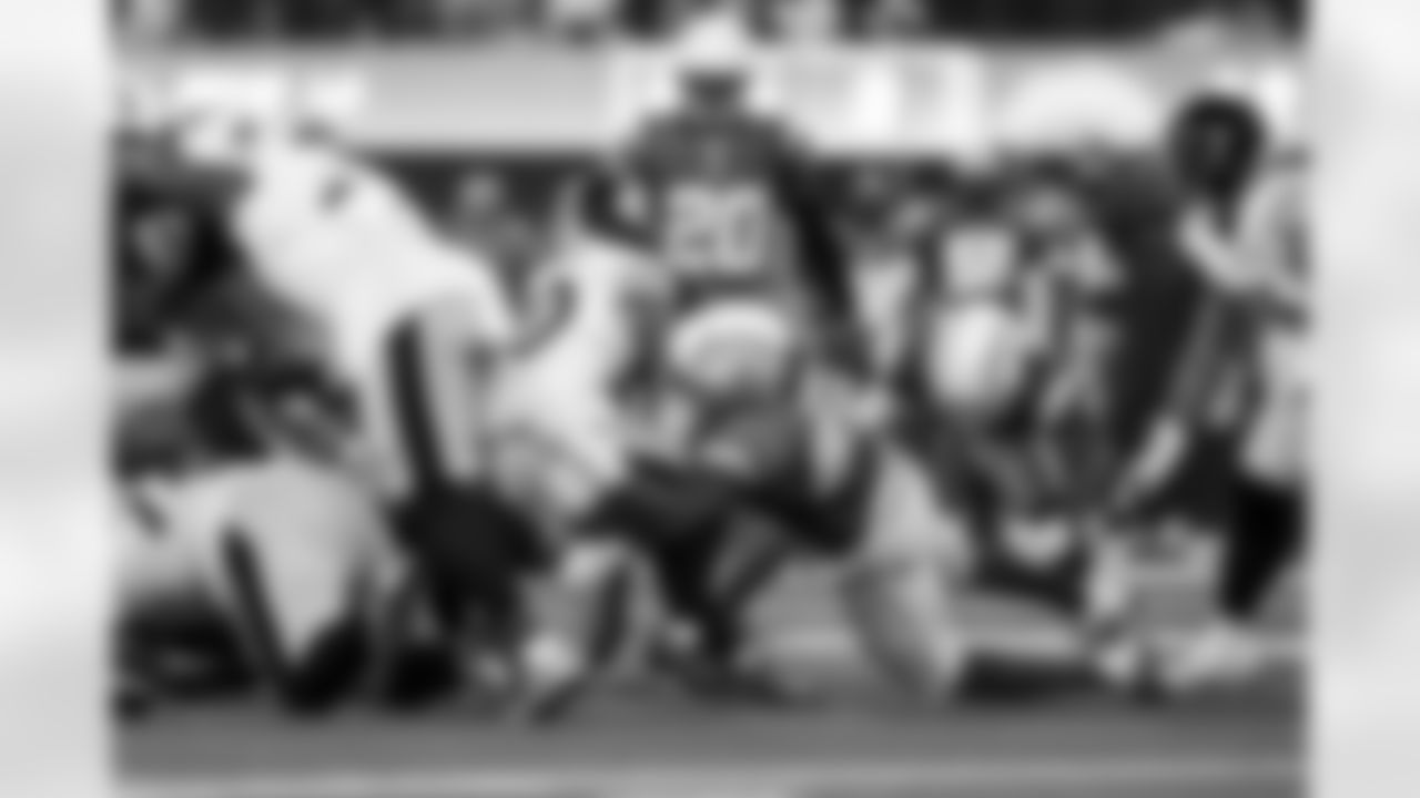 DL Da'Shawn Hand (91)