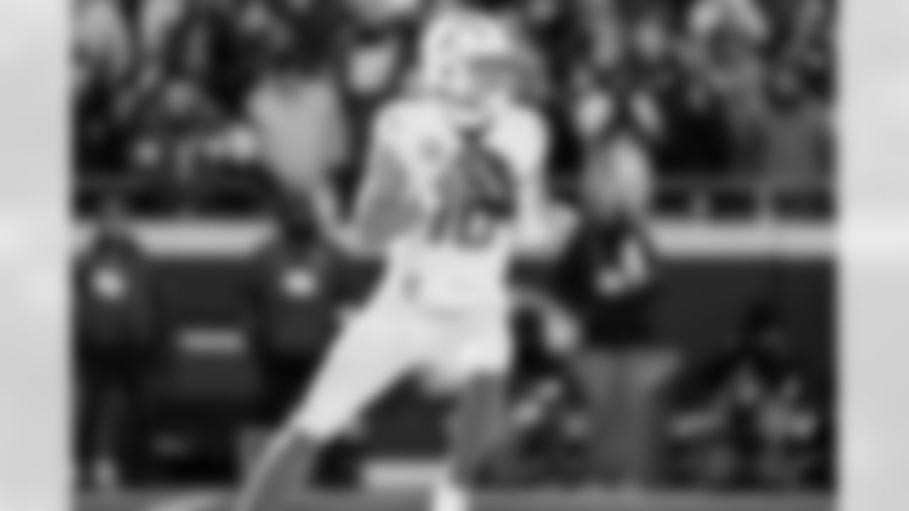 QB Justin Herbert (10)