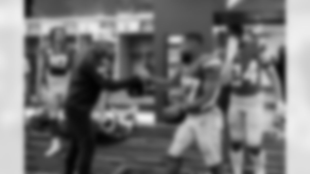 The Los Angeles Chargers play the Tennessee Titans on Sunday, November 10, 2024 at SoFi Stadium in Inglewood, CA.
[FINAL SCORE: LAC 27 - TEN 17]