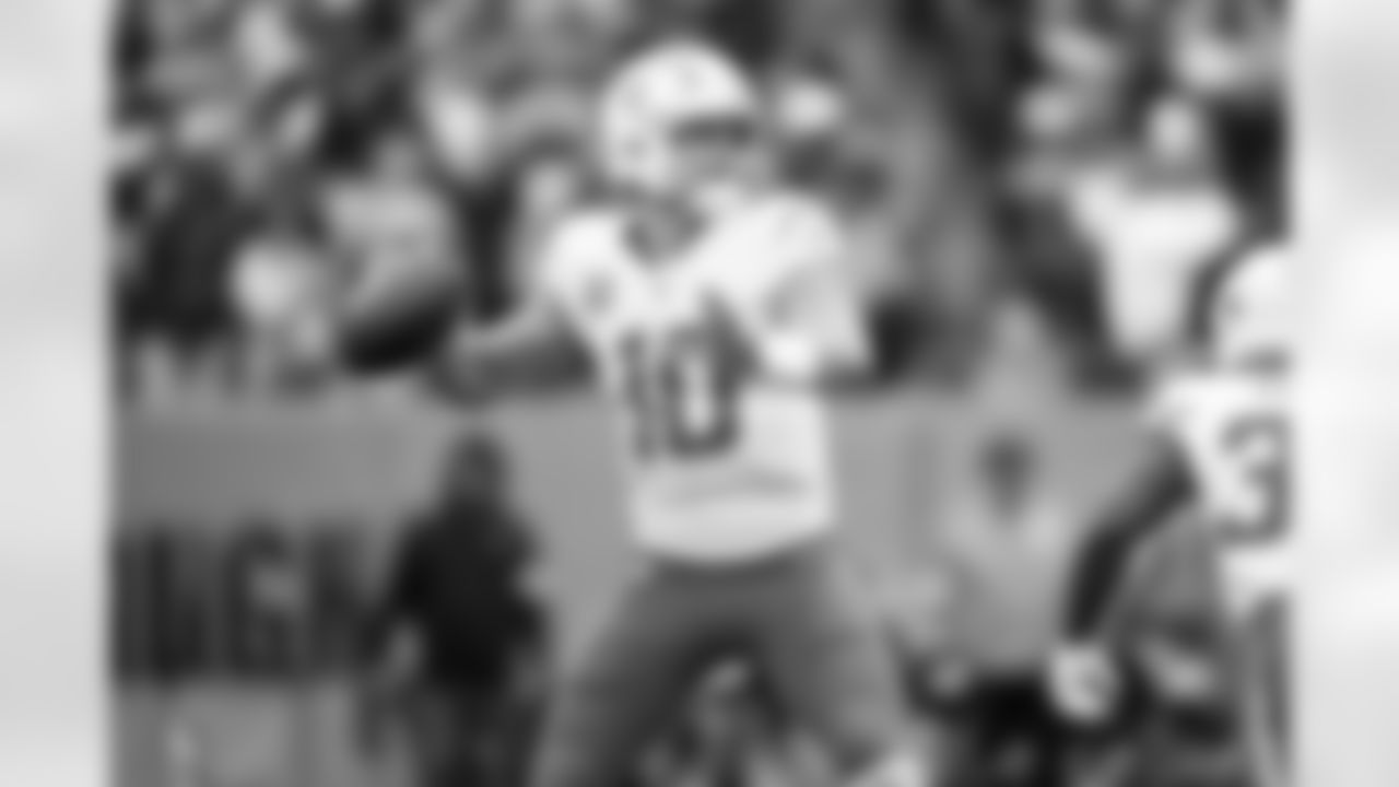 QB Justin Herbert (10)