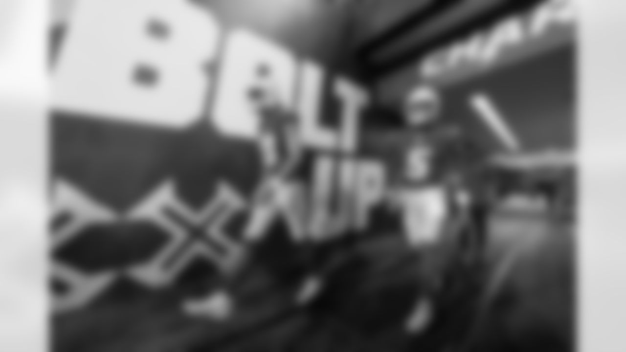 Take a look back at the best photos of Justin Herbert's 2025 campaign.