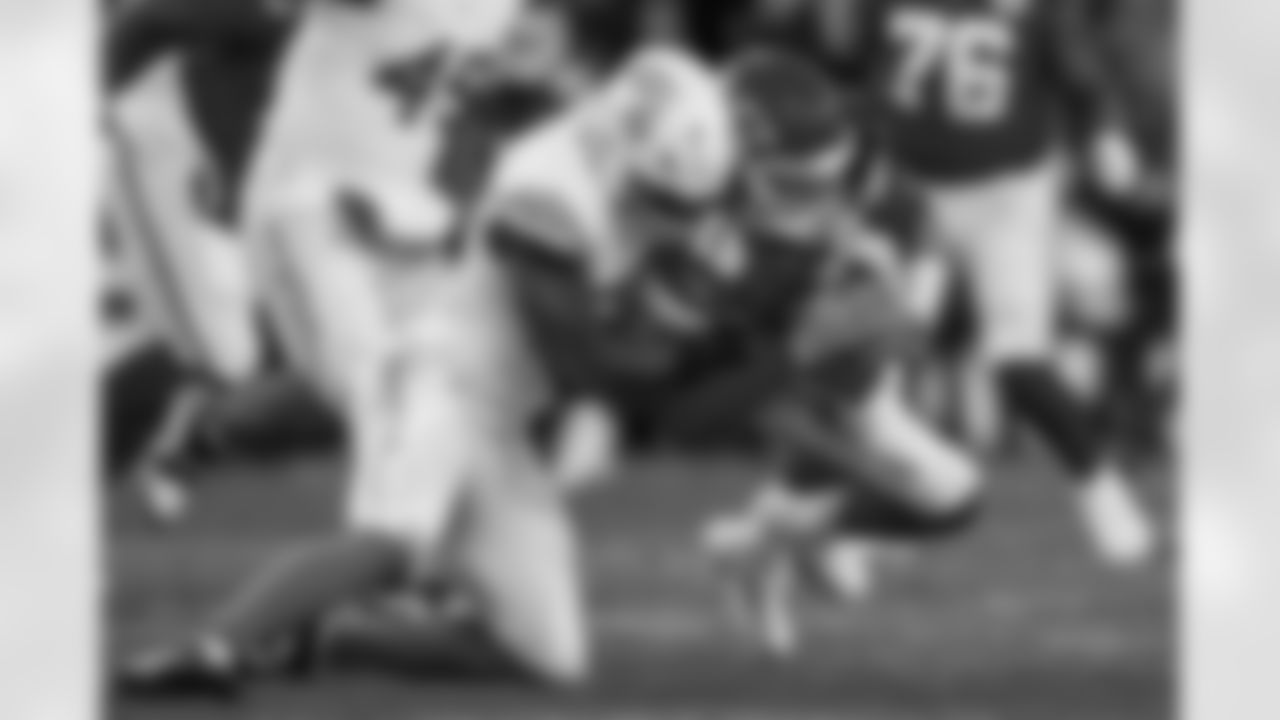 Take a look at the best photos of Chargers 2026 free agent Odafe Oweh