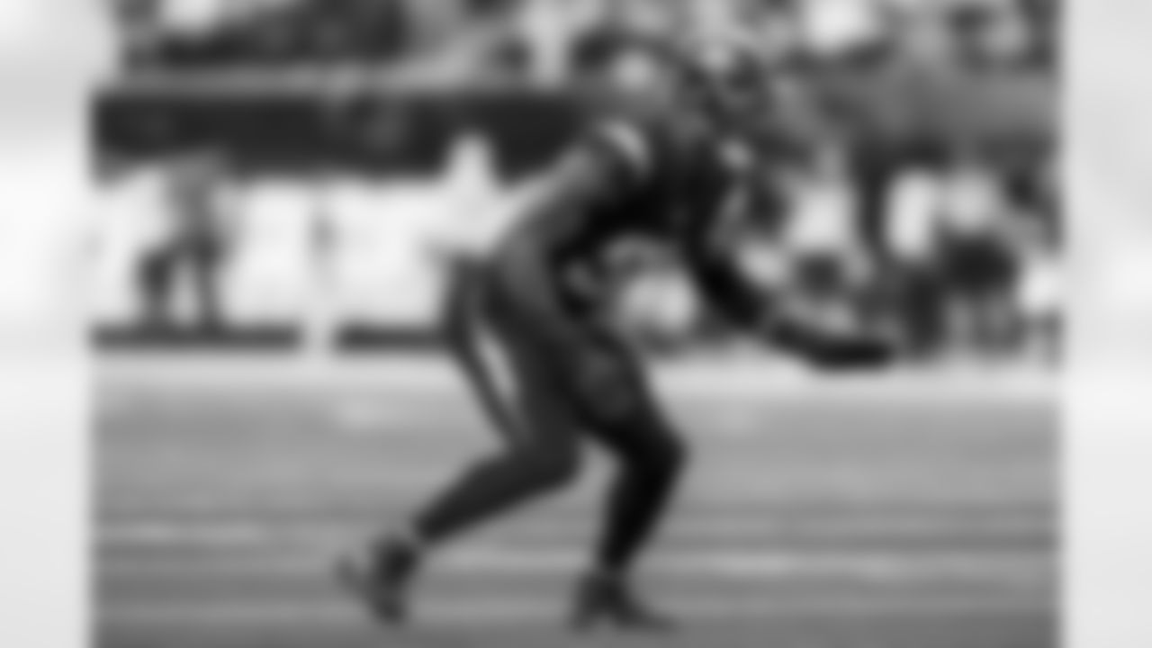 Take a look at the best photos of Chargers 2026 free agent Odafe Oweh