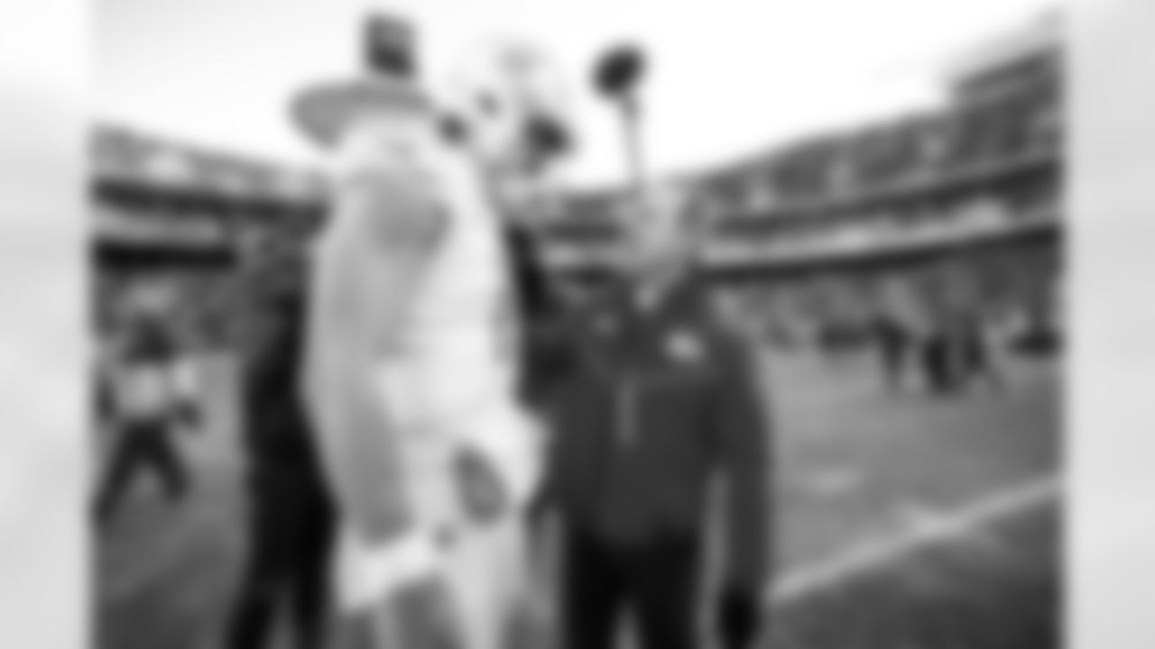 QB Justin Herbert (10)