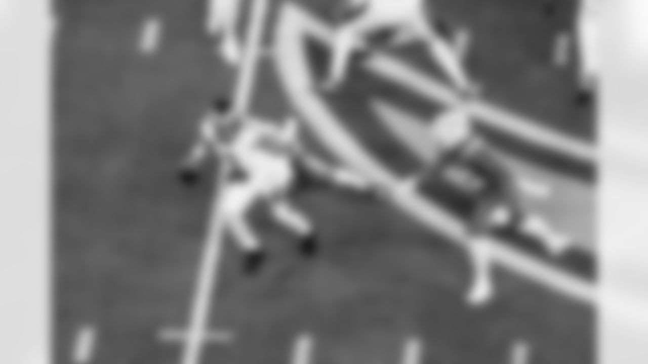 OLB Tuli Tuipulotu (45) and OLB Odafe Oweh (98)