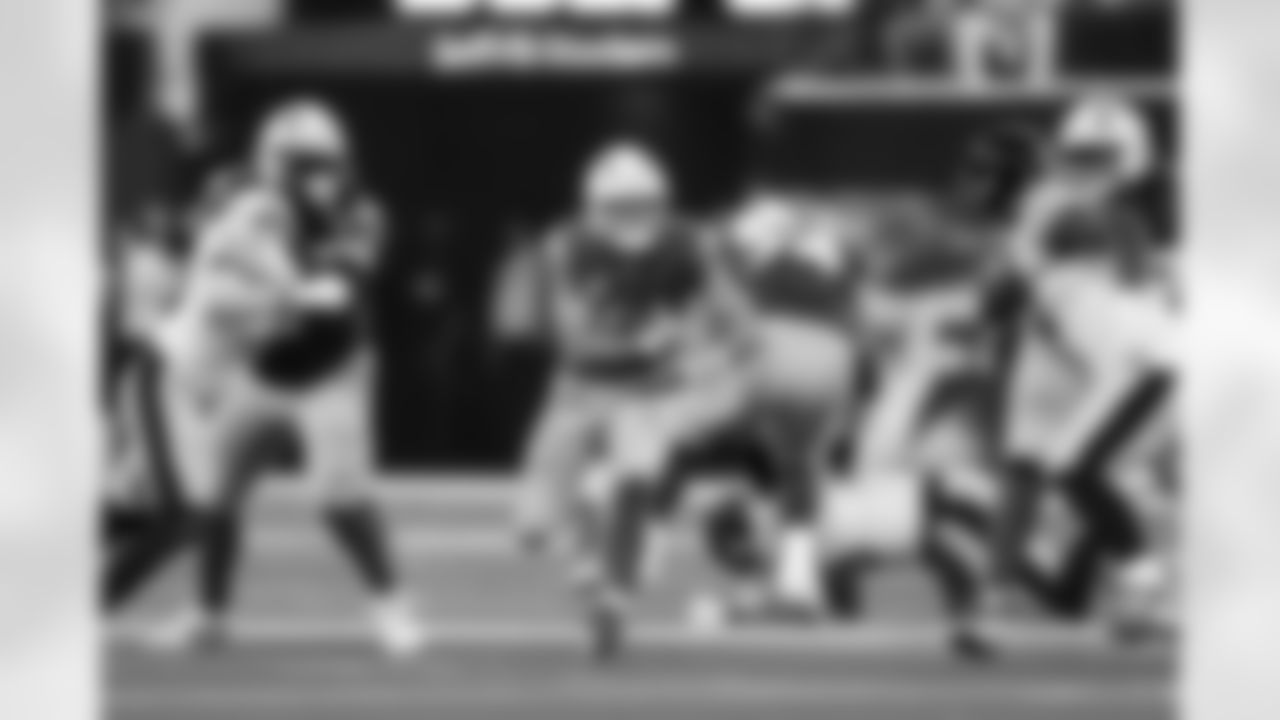 QB Justin Herbert (10)