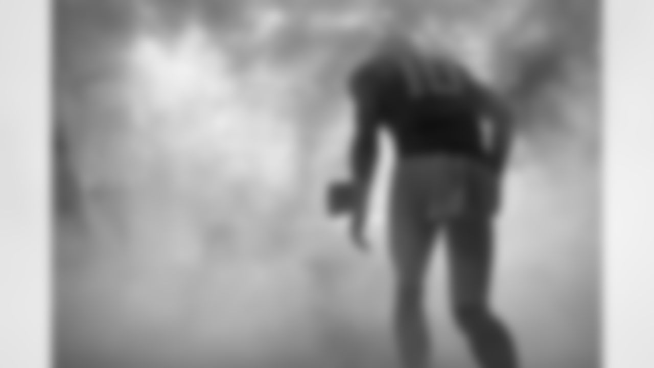 Take a look back at the best photos of Justin Herbert's 2025 campaign.