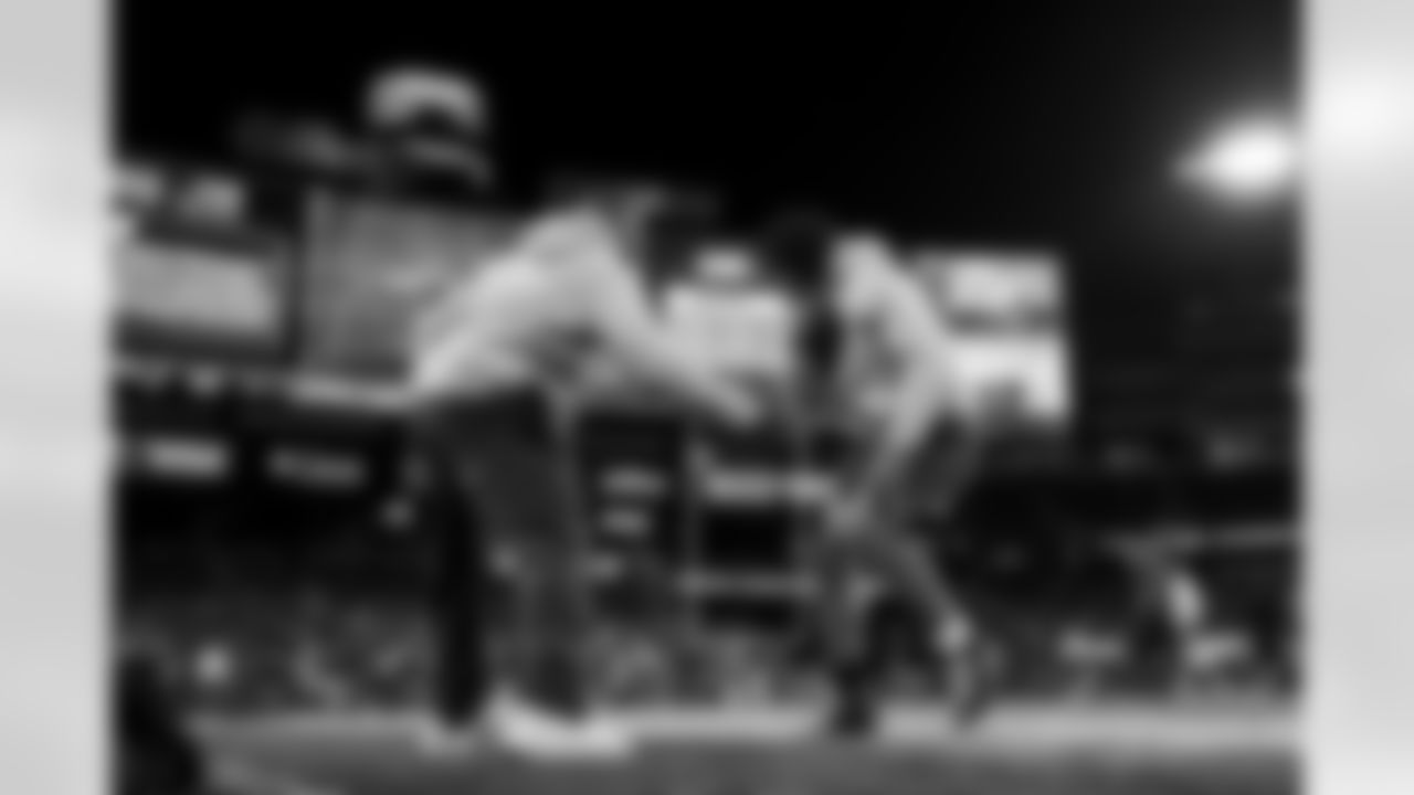 RB Omarion Hampton (8)