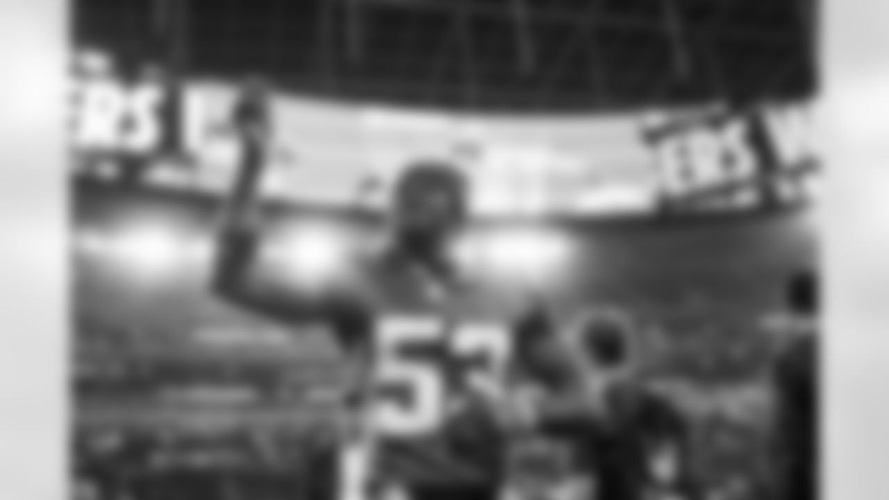 LB Del'Shawn Phillips (53)