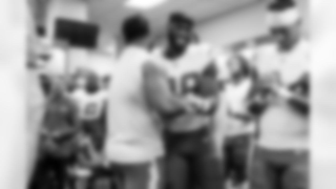 Check out the best shots from the Chargers Week 9 matchup against the Titans!