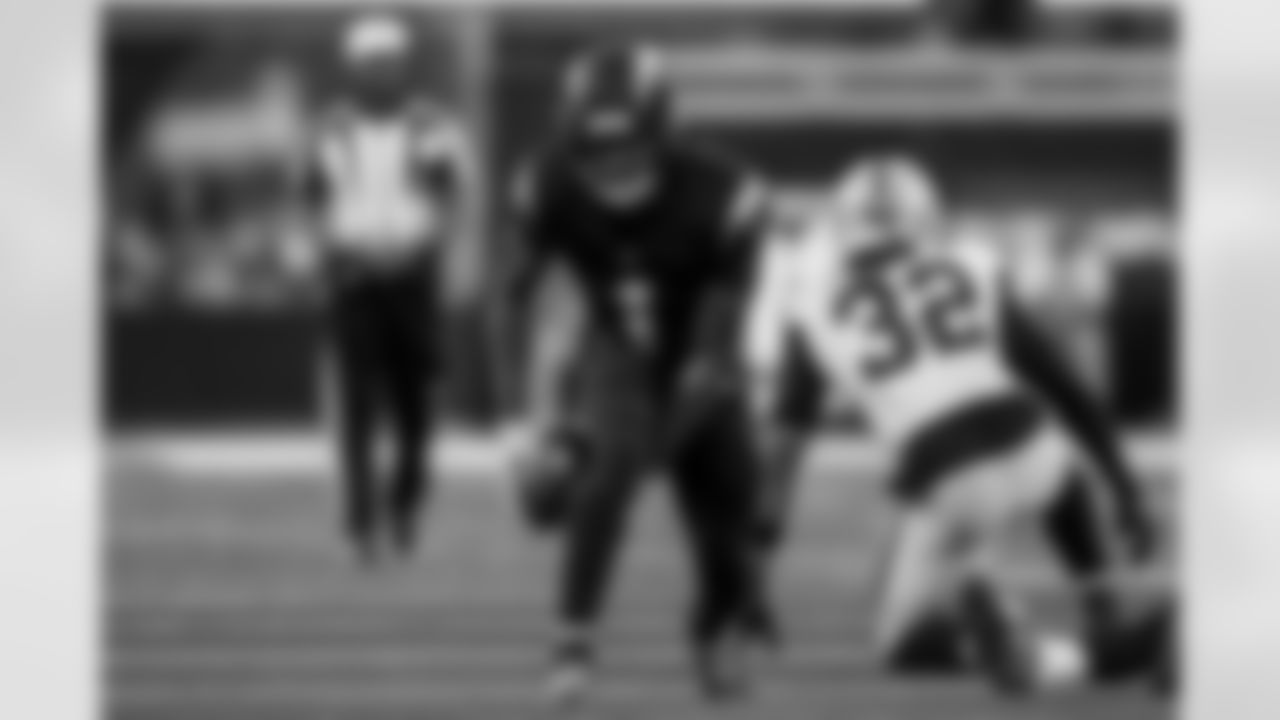 Take a look back at the best photos of the Chargers best celebrations of the 2025 season.