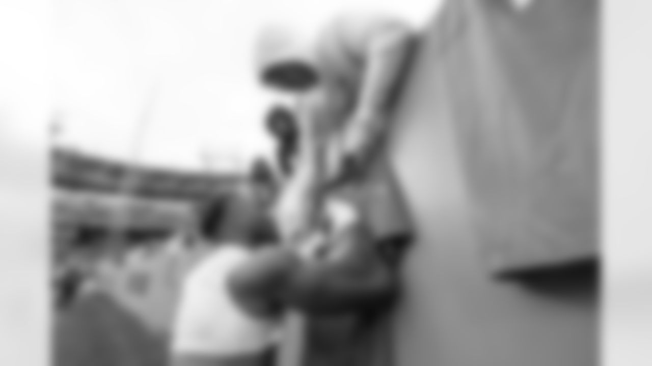 Check out the best shots from the Chargers Week 9 matchup against the Titans!