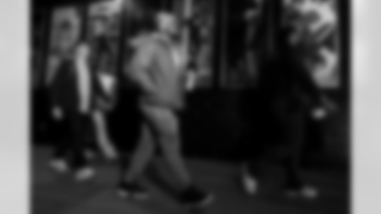 LB Denzel Perryman (6)