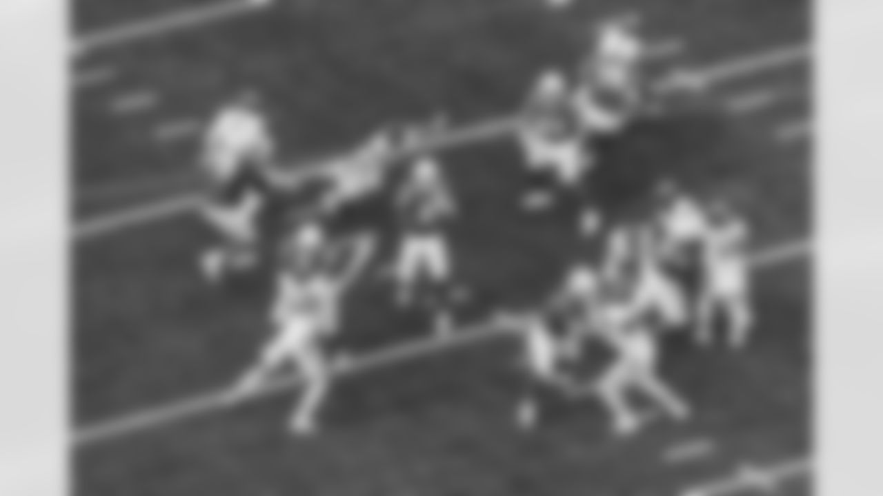 Take a look back at the best photos of Justin Herbert's 2025 campaign.