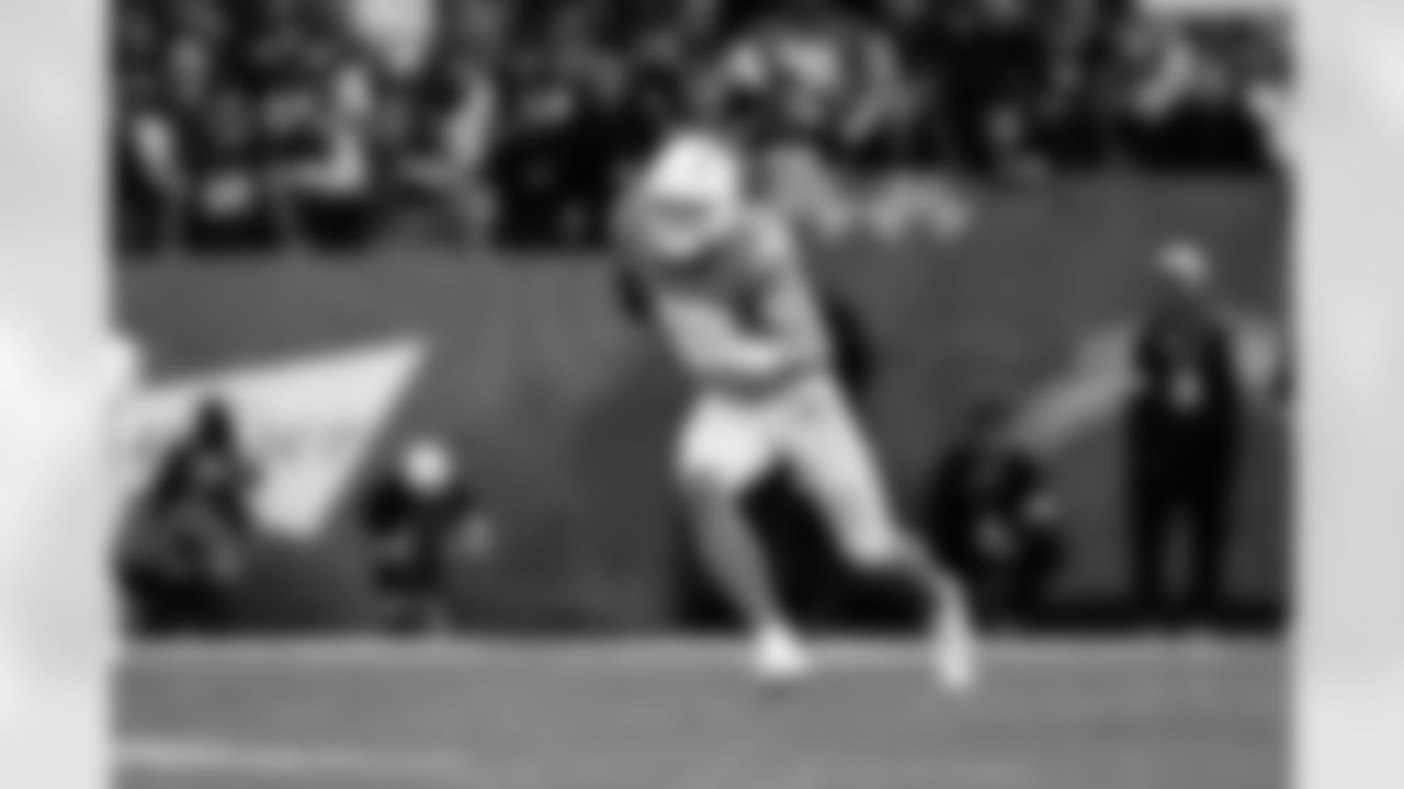 QB Justin Herbert (10)