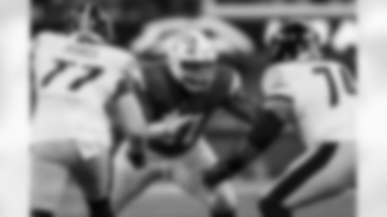 Take a look at the best photos of Chargers 2026 free agent Da'Shawn Hand