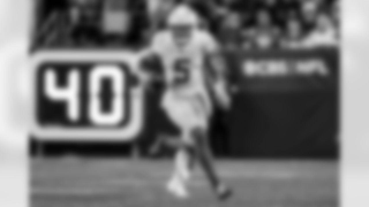 Check out the best shots from the Chargers Week 18 matchup against the Broncos!