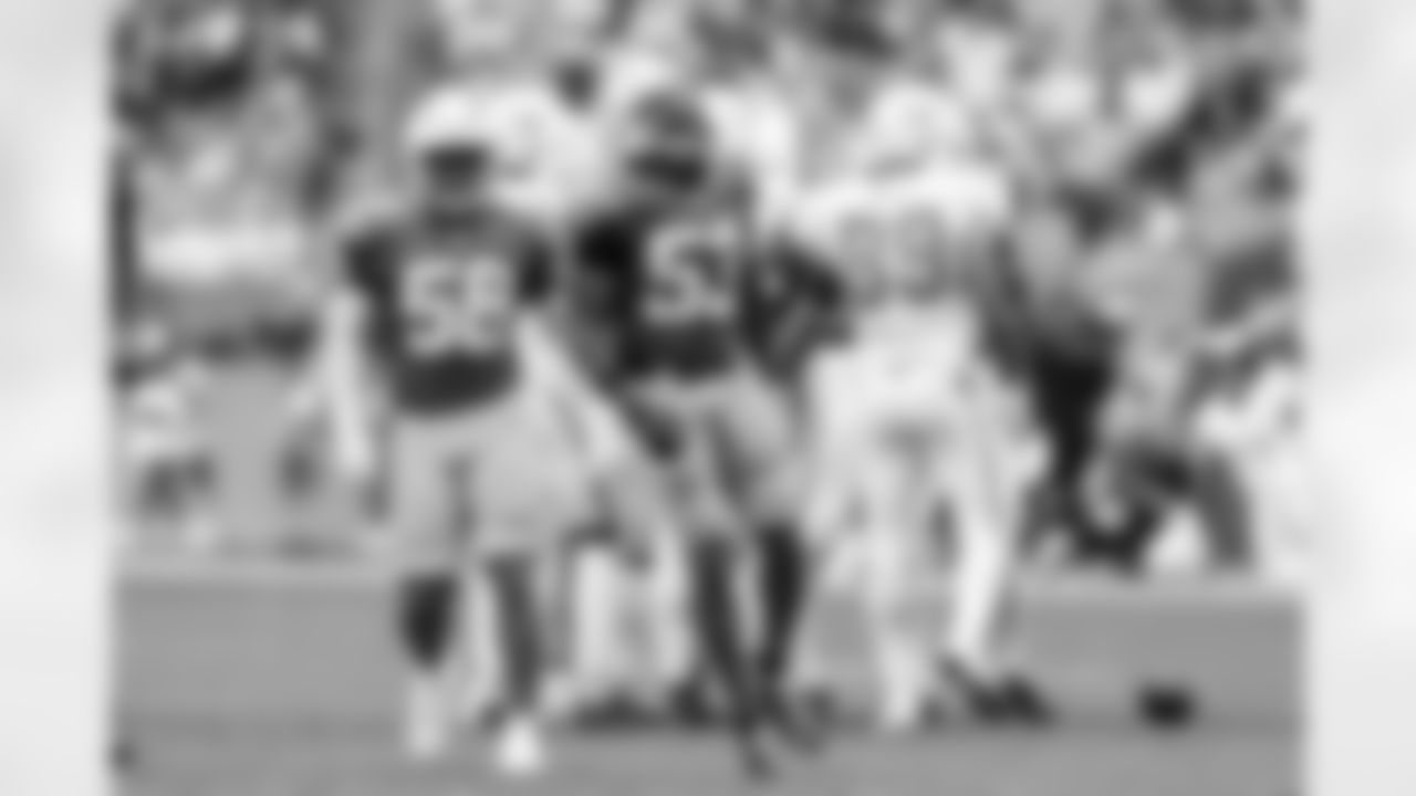 LB Marlowe Wax (58) and LB Del'Shawn Phillips (53)