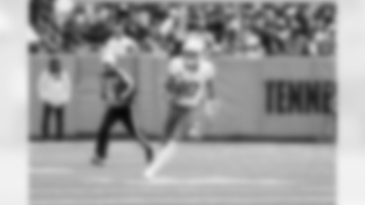 QB Justin Herbert (10)