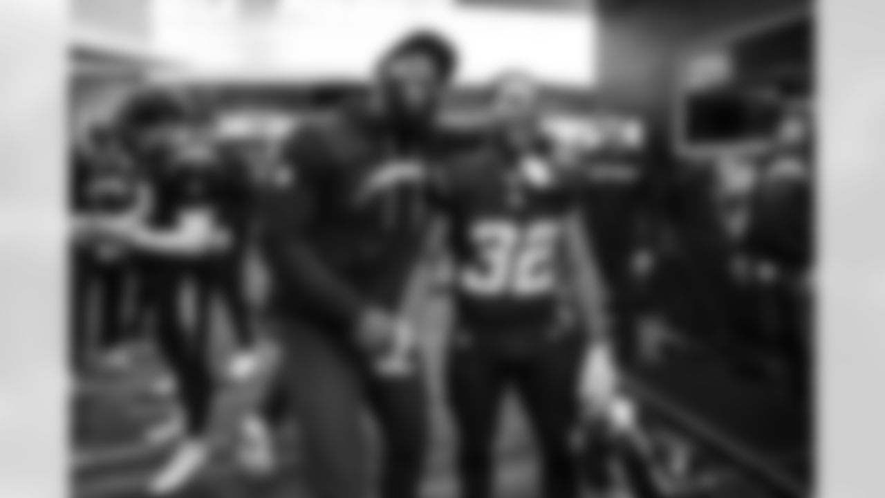 Linebackers Coach Navorro Bowman and RB Jaret Patterson (32)