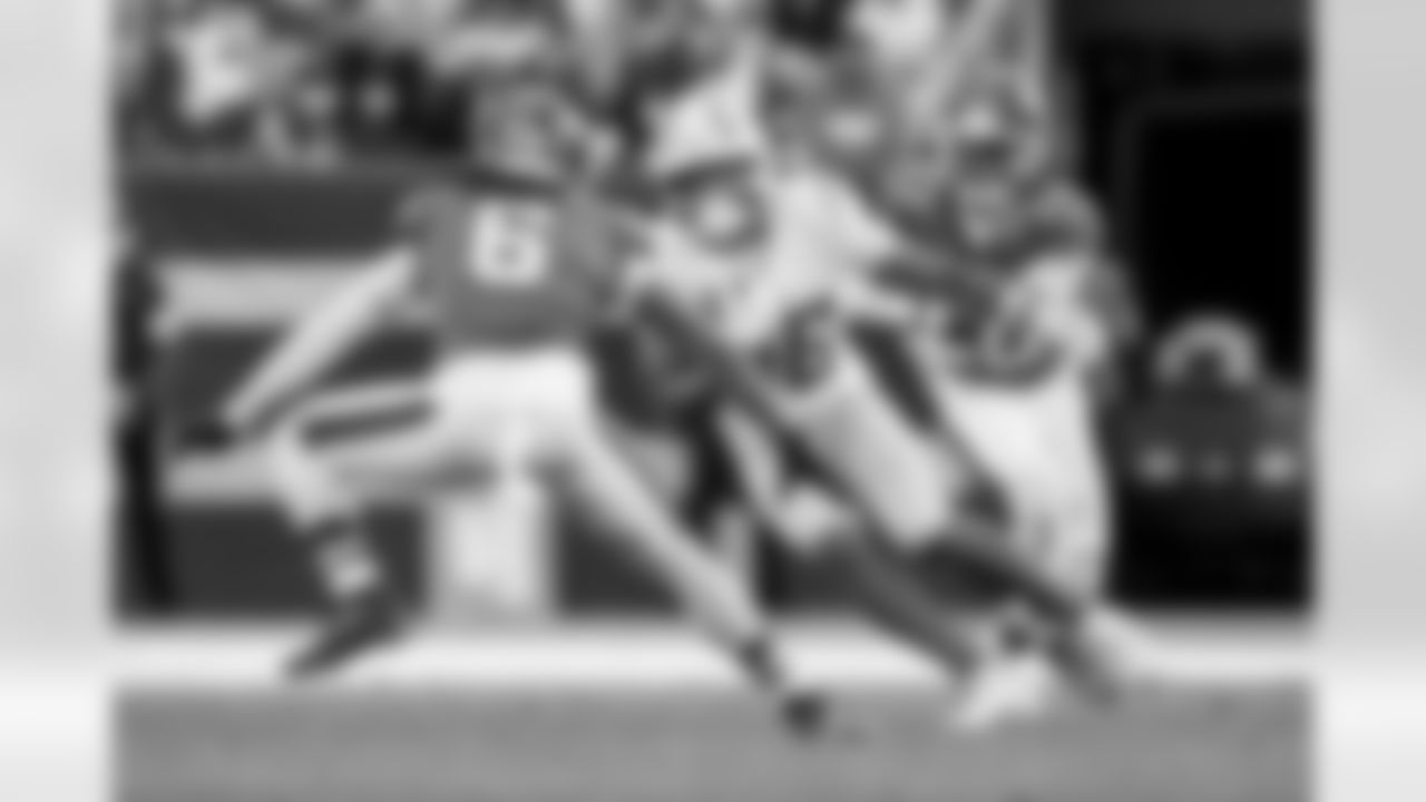 Check out the best shots from the Chargers Week 18 matchup against the Broncos!