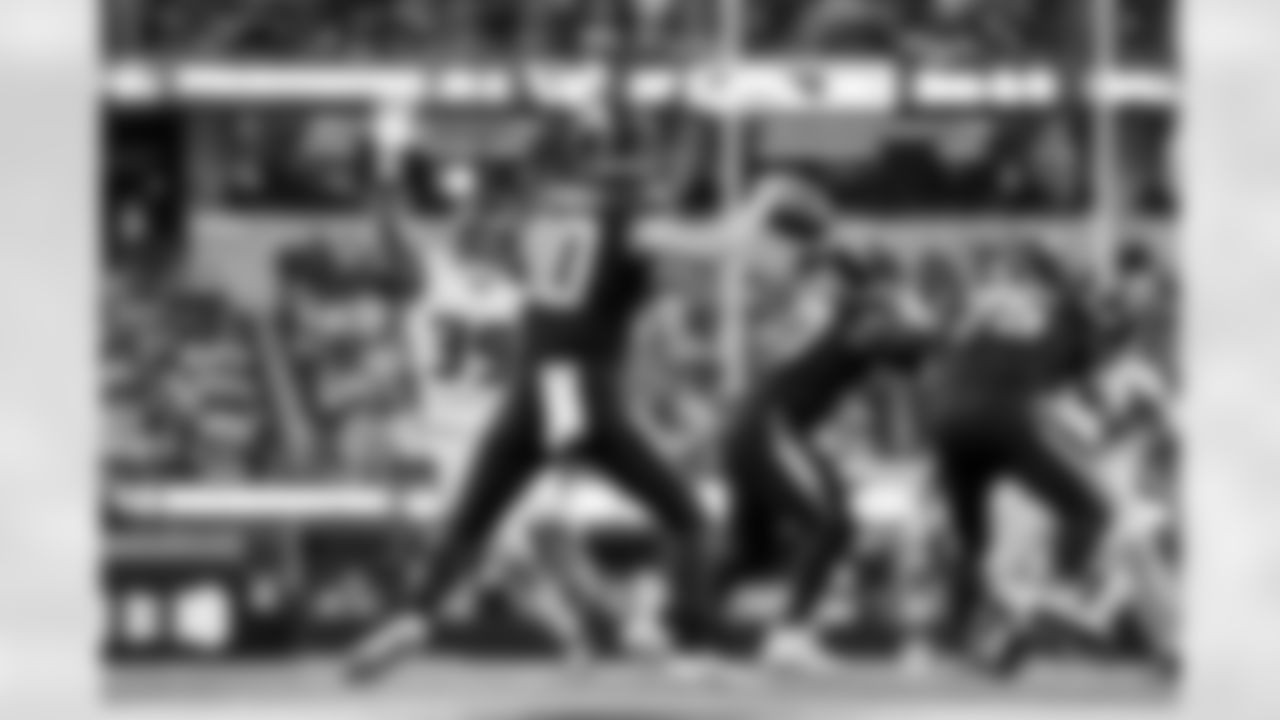 QB Justin Herbert (10)