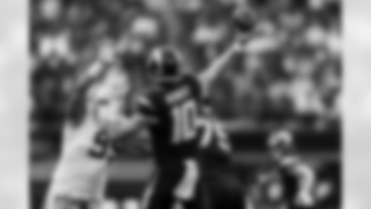 Chargers QB Justin Herbert (#10) in action during their Pro Bowl season.