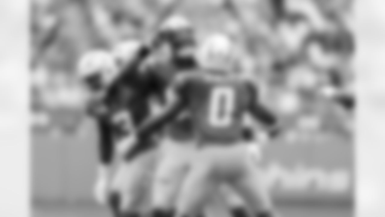 OLB Odafe Oweh (98) and LB Daiyan Henley (0)