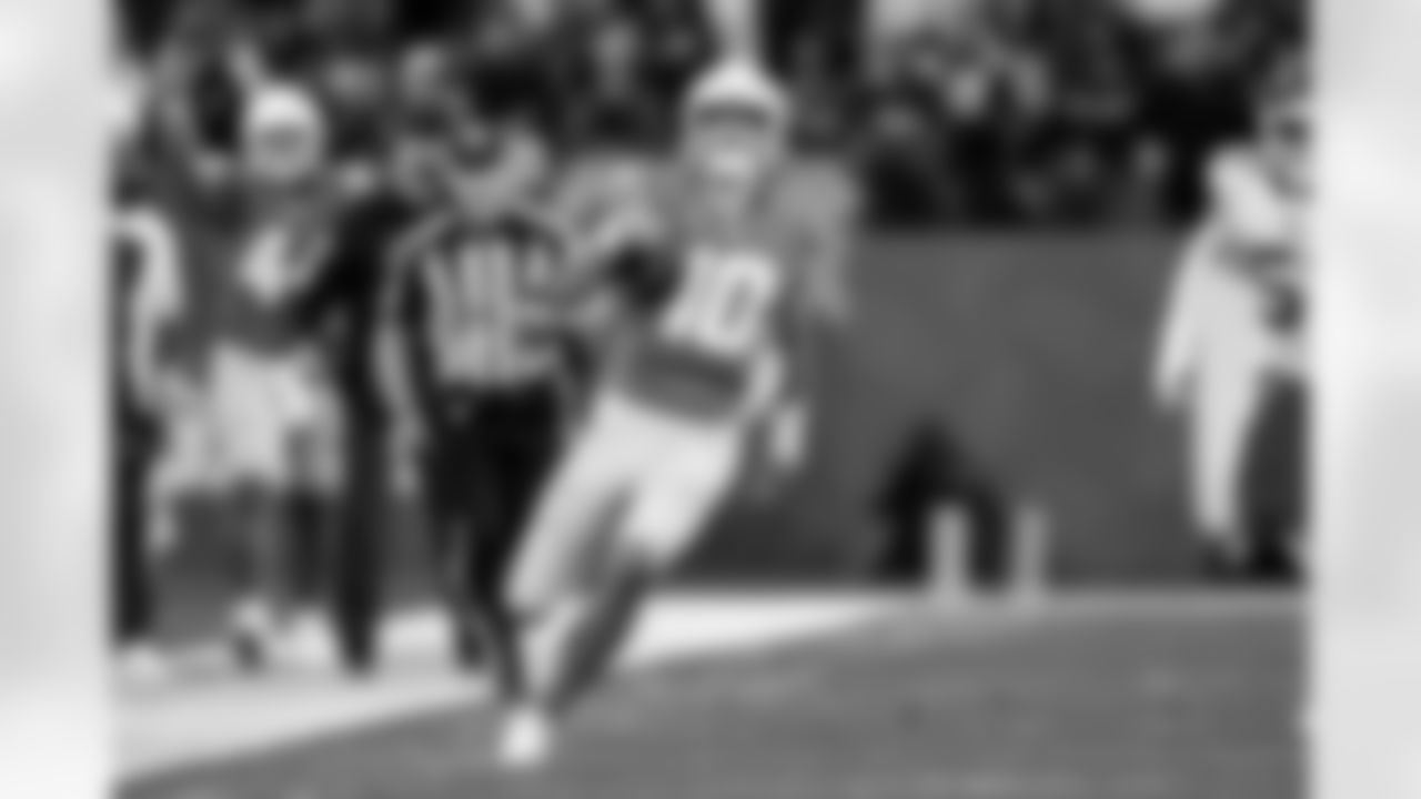 QB Justin Herbert (10)