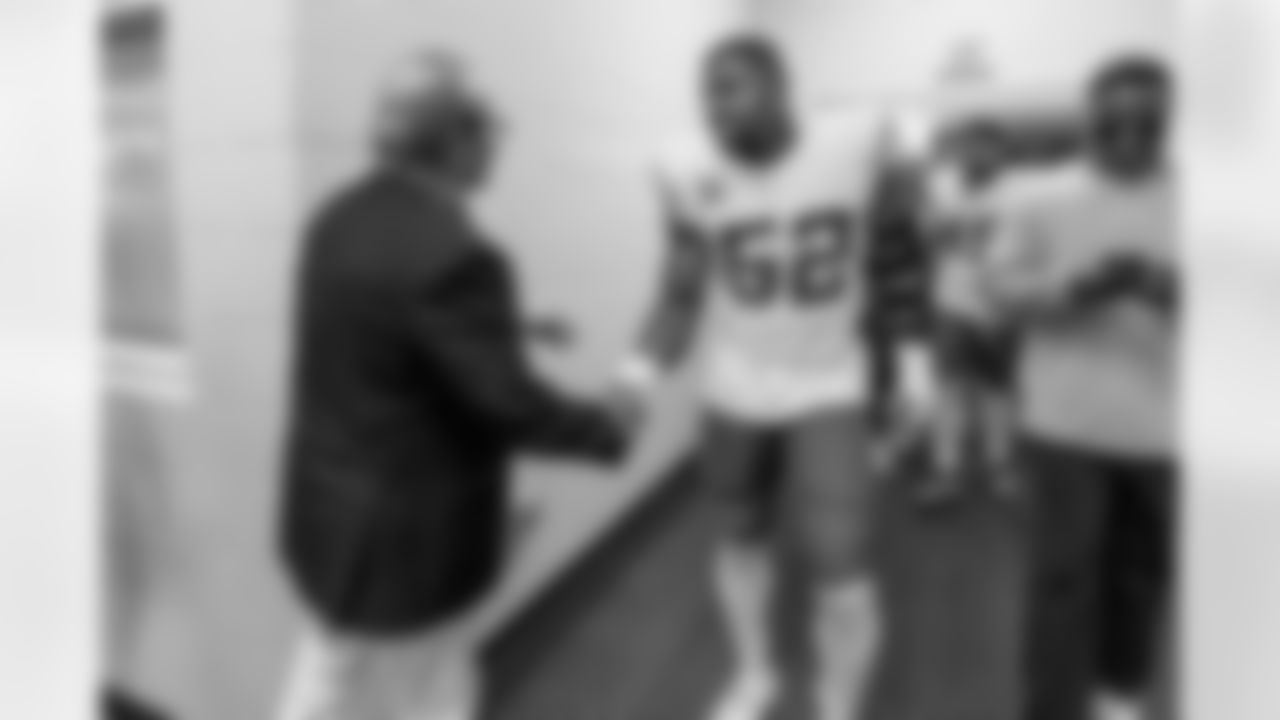 Check out the best shots from the Chargers Week 9 matchup against the Titans!