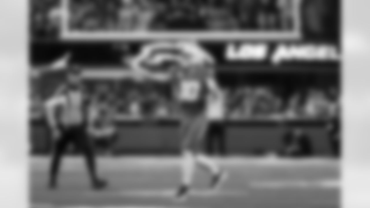 QB Justin Herbert (10)