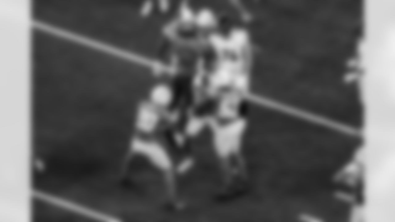 CB Cam Hart (20), LB Del'Shawn Phillips (53) and S RJ Mickens (27)