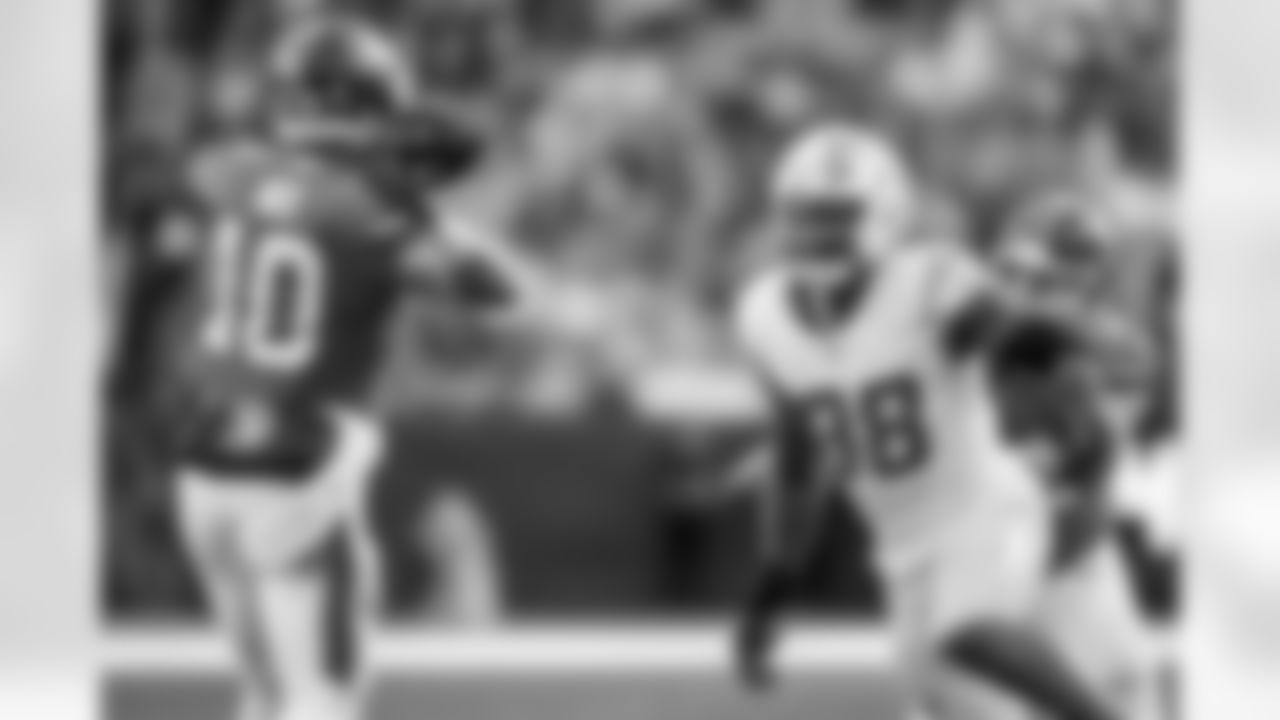 Take a look at the best photos of Chargers 2026 free agent Odafe Oweh