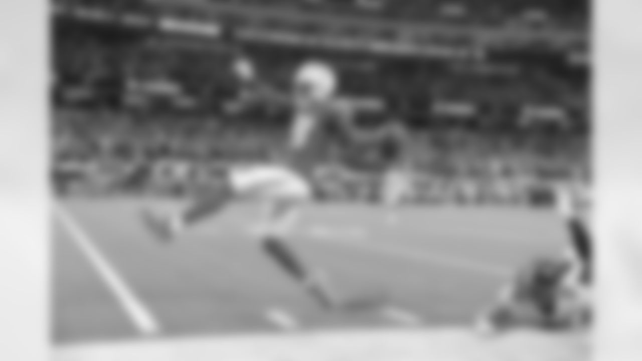 The Los Angeles Chargers play the Pittsburgh Steelers on Sunday, November 21, 2021 at SoFi Stadium in Inglewood, CA.
[FINAL SCORE: LAC 41 - PIT 37]