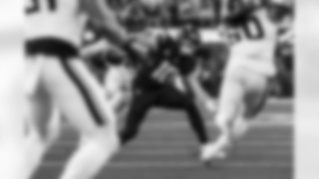 Take a look back at the best photos of Justin Herbert's 2025 campaign.