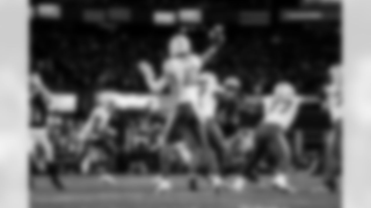 QB Justin Herbert (10)