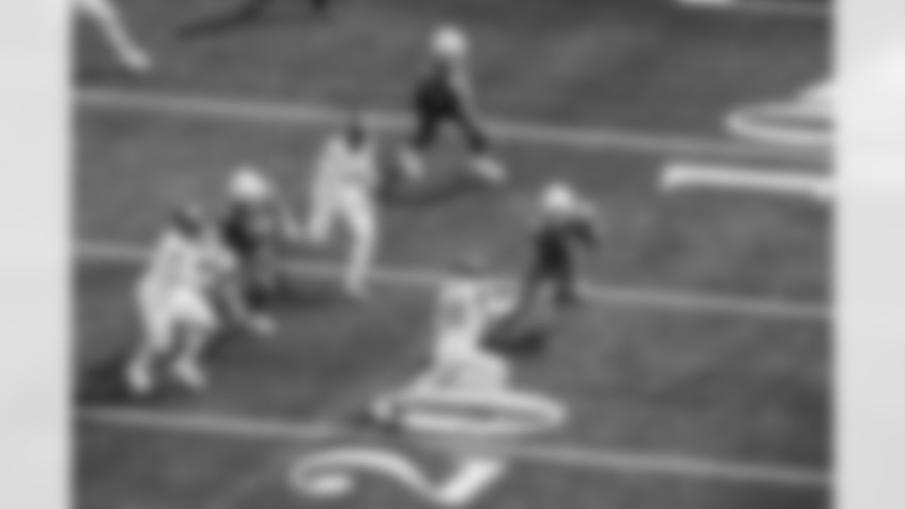 Check out the best shots from the Chargers Week 5 matchup against the Commanders!