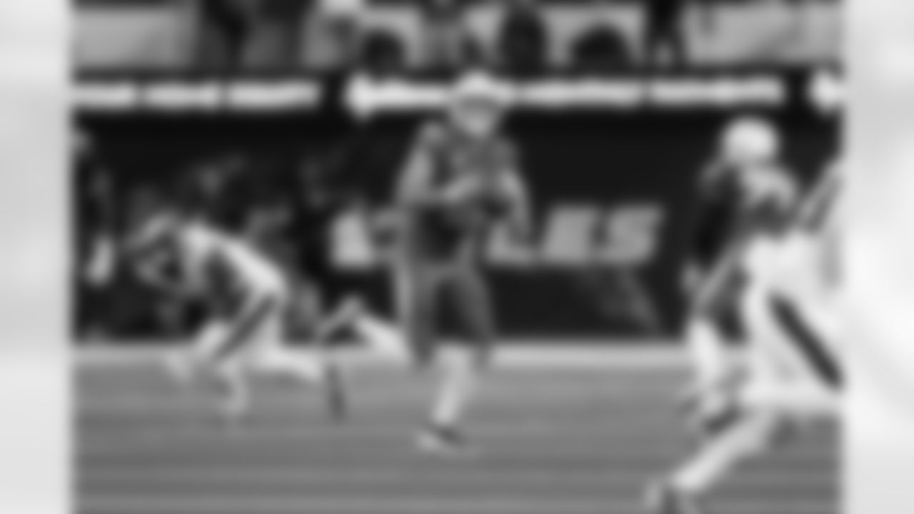 QB Justin Herbert (10)