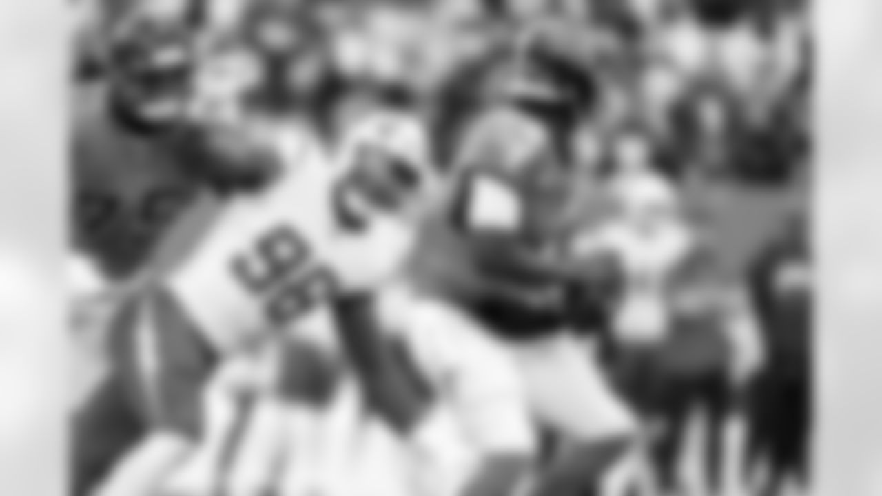 Check out the best shots from the Chargers Week 9 matchup against the Titans!