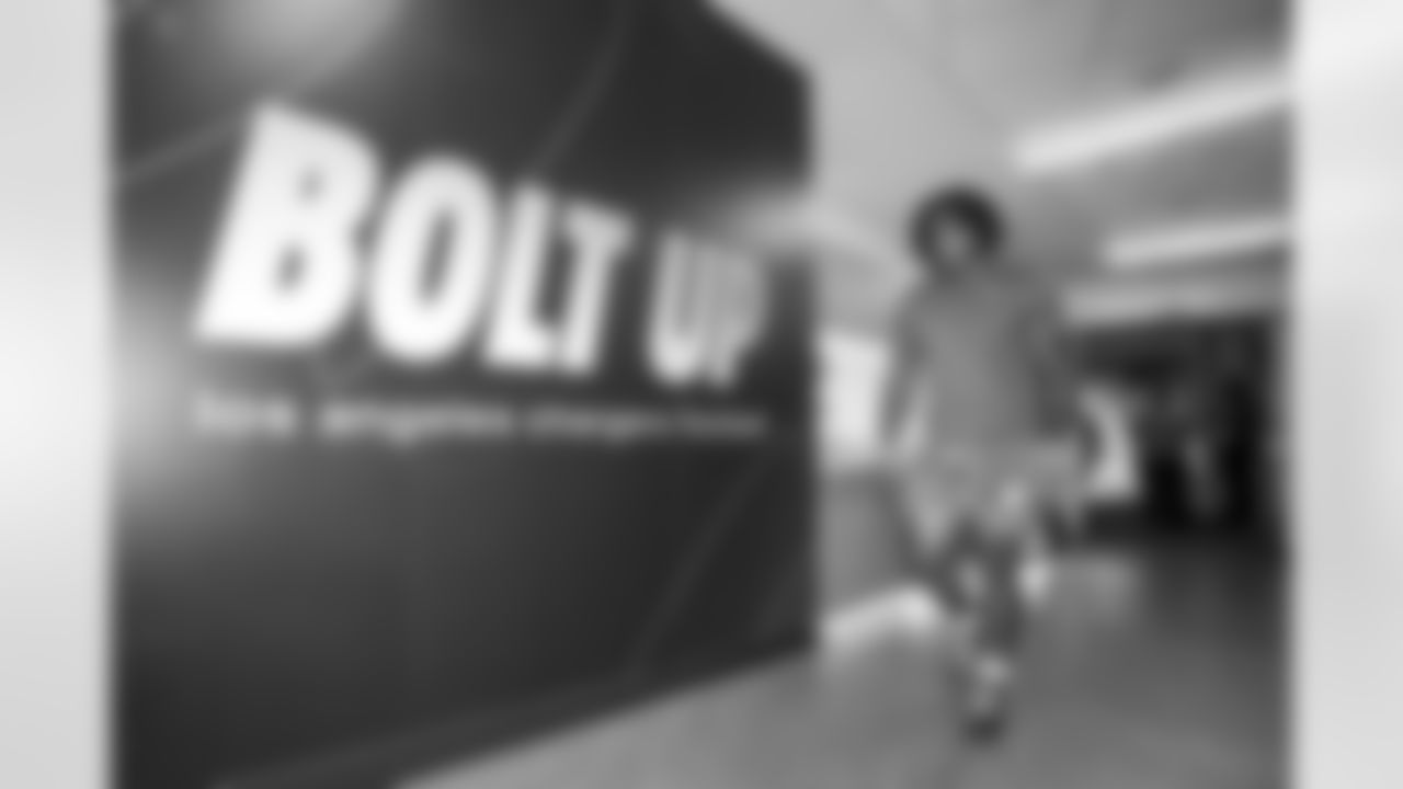 RB Omarion Hampton (8)