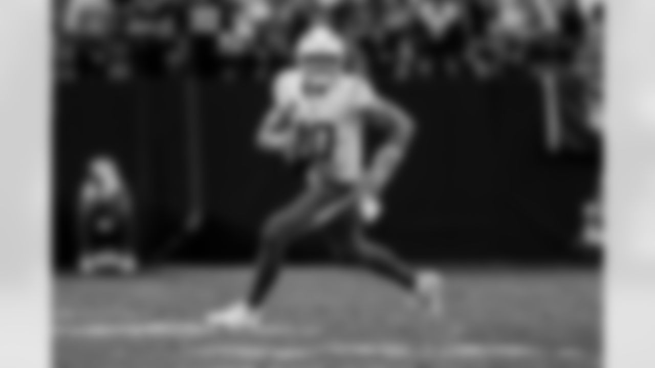 Take a look back at the best photos of Justin Herbert's 2025 campaign.