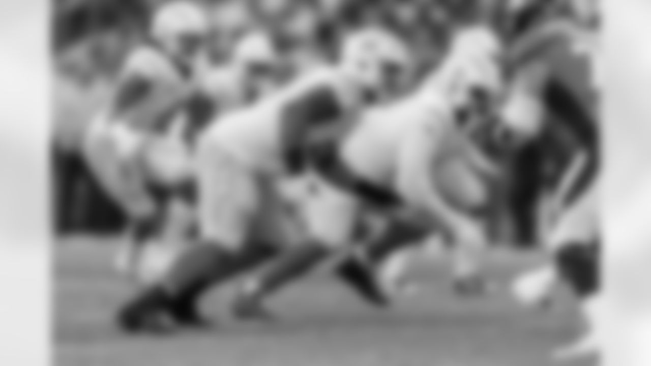 The Los Angeles Chargers play the Denver Broncos on Sunday, December 31, 2023 at Empower Field at Mile High in Denver, CO.
[FINAL SCORE: DEN 16 - LAC 9]