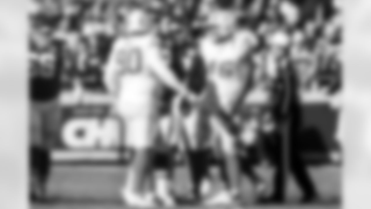 DL Teair Tart (90) and OLB Tuli Tuipulotu (45)