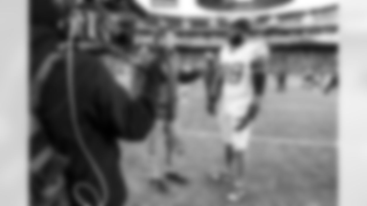 Chris Hayre and OLB Odafe Oweh (98)