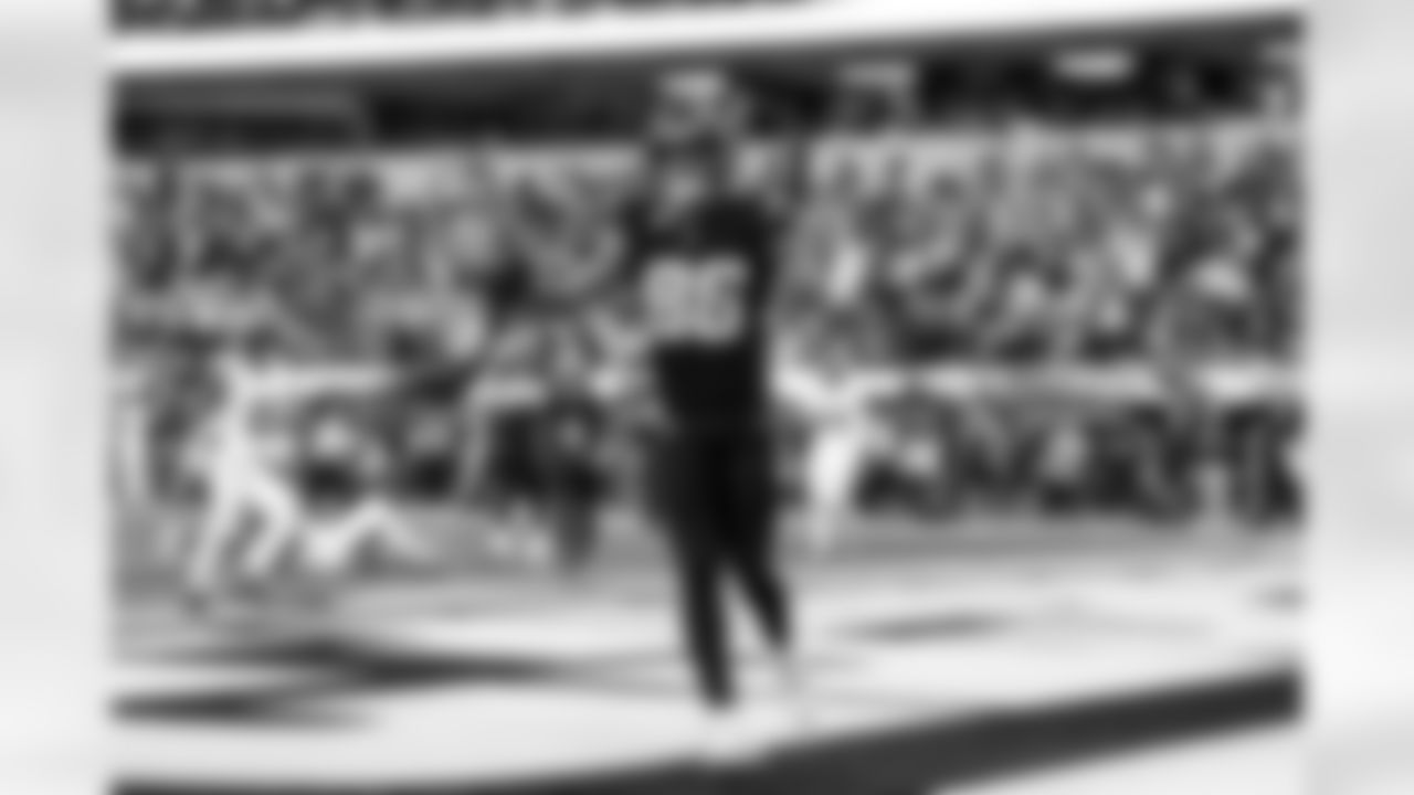 TE Oronde Gadsden (86)