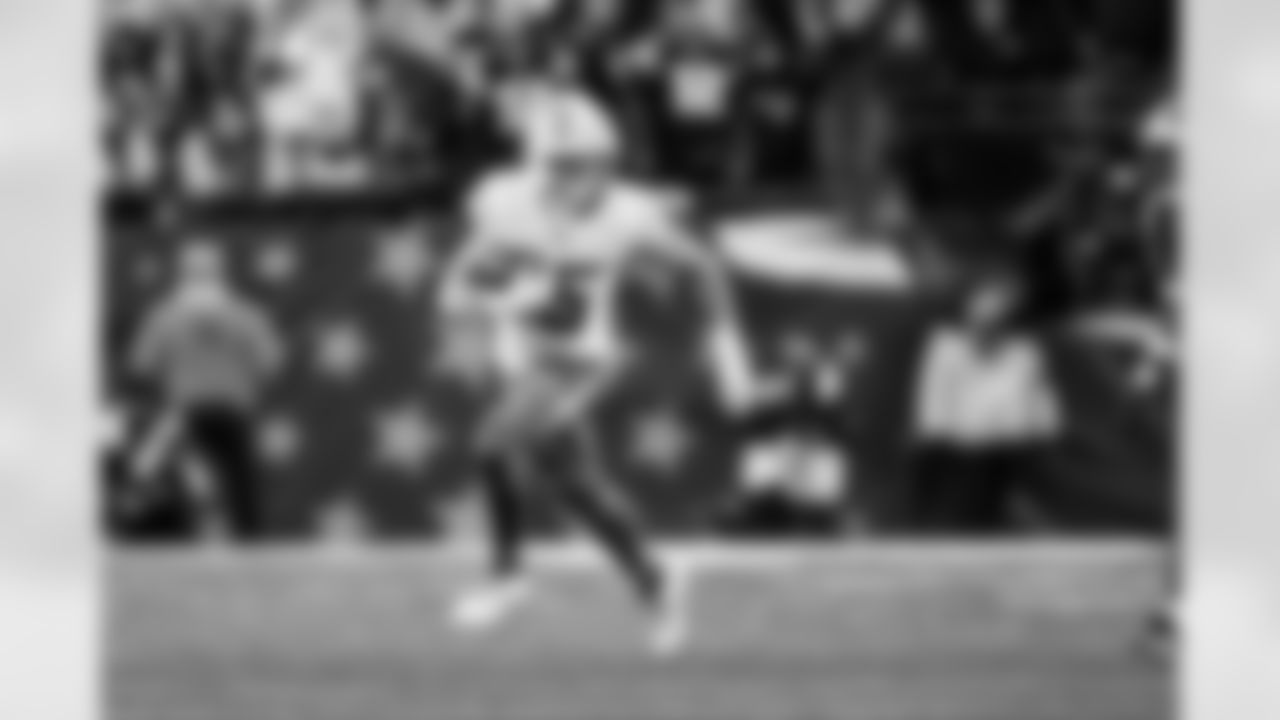 WR Ladd McConkey (15)