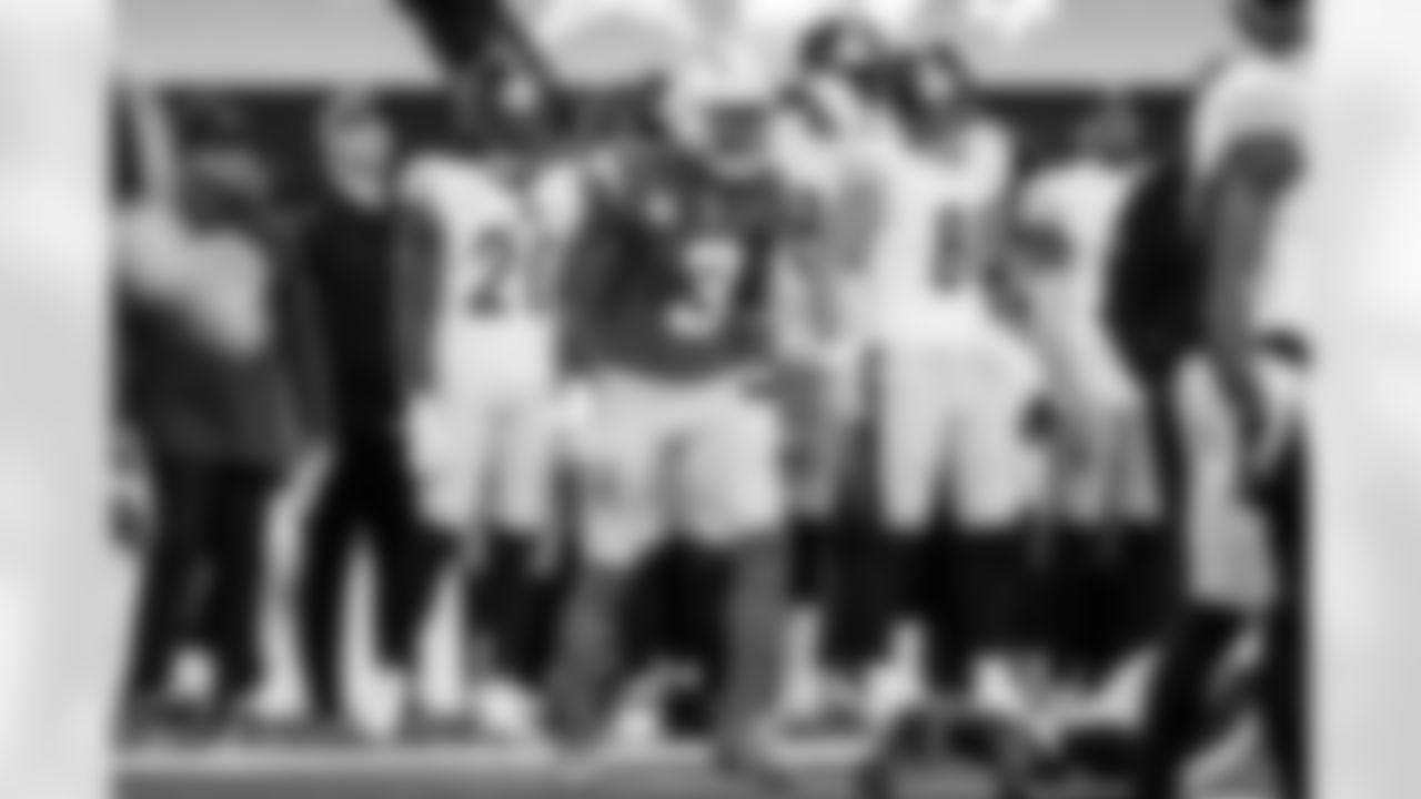 Check out the best shots from the Chargers Week 10 matchup against the Steelers!