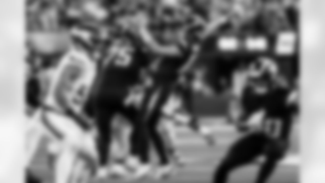 Check out the best shots from the Chargers Week 8 matchup against the Vikings!