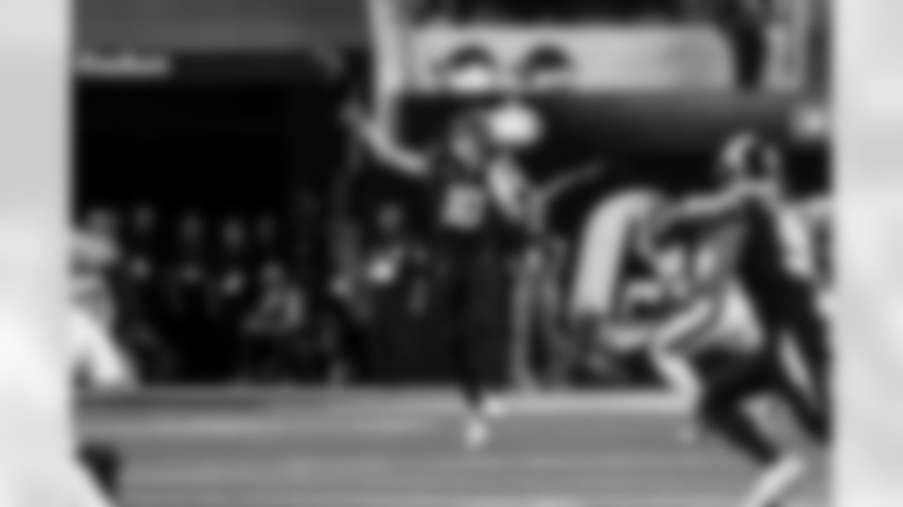 QB Justin Herbert (10)